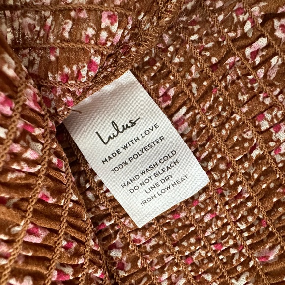 Lulu’s Floral Print Sheer Smocked Top size Medium - Picture 6 of 8